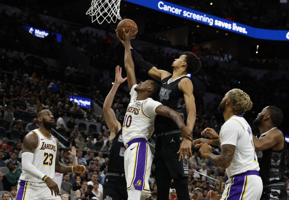 了右路防守 了右路防守